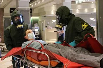 На учениях медики показали слаженность действий при выявлении особо опасной инфекции и возгорании в больнице На учениях медики показали слаженность действий при выявлении особо опасной инфекции и возгорании в больнице