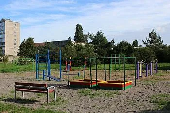 На территории лечебного учреждения в Прибрежном появилась новая детская площадка На территории лечебного учреждения в Прибрежном появилась новая детская площадка